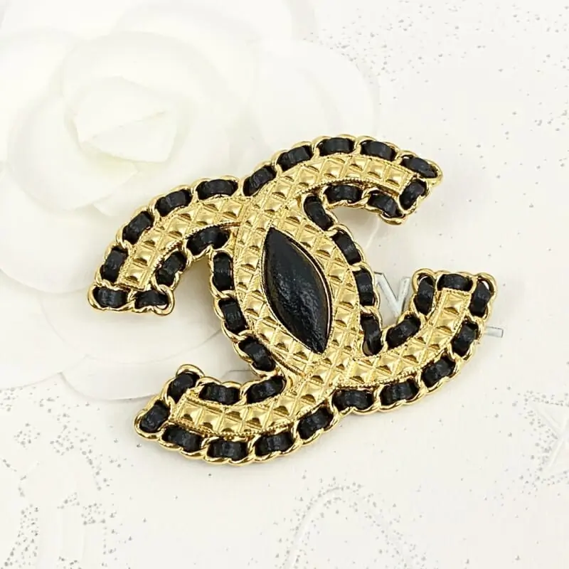 chanel brooches pour femme s_123ab7b1